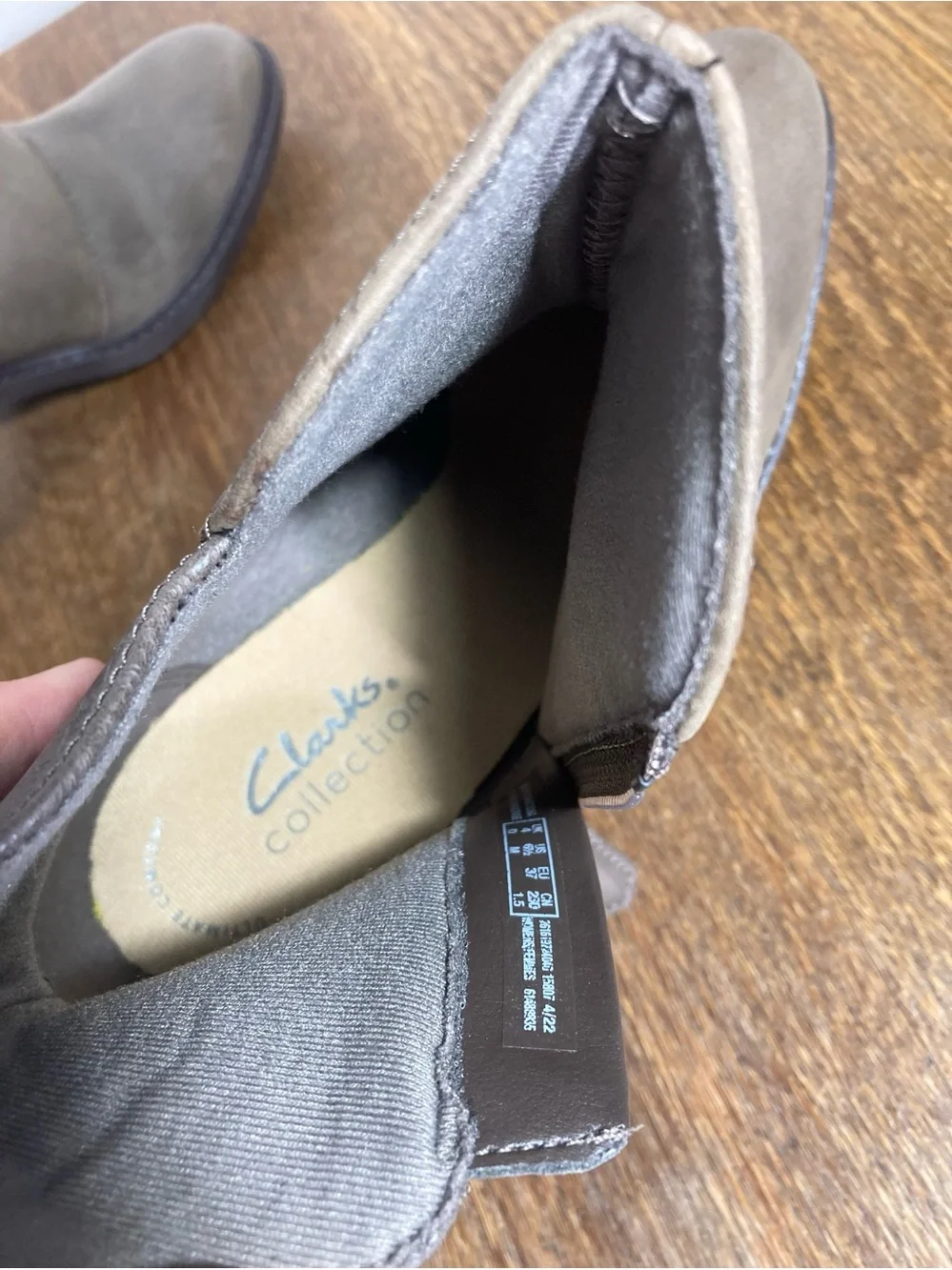 NWB Clarks Scene Zip Ankle Boot Women’s Size 6.5M Dk Taupe